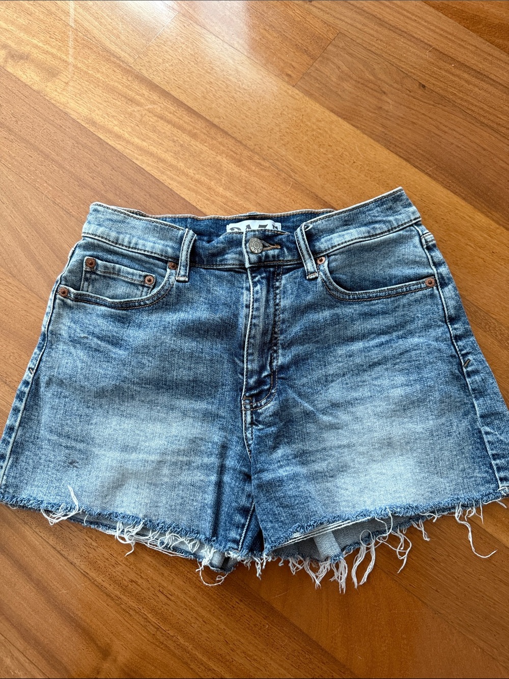 DAZE Frayed Jean Shorts, size 26